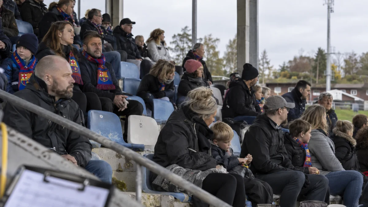 Gordon kan møte sju lagkamerater når England tar imot Spania